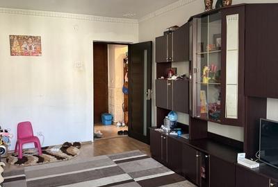 Apartament cu 2 camere semidecomandat în Craiovița Nouă