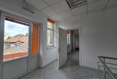 Casă cu 9 camere cu Canalizare în Moșilor - 3