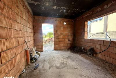 Casă cu 4 camere decomandat în Cihei