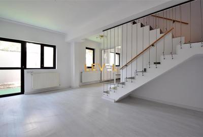 Duplex cu 3 camere cu Garaj în Central