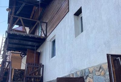 Casă cu 4 camere cu Teren 145 Mp în Lupeni