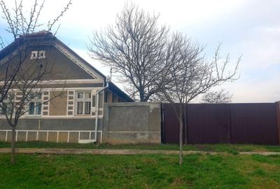 Casă cu 2 camere în Central