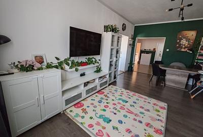 Apartament cu 3 camere decomandat în Ghiroda