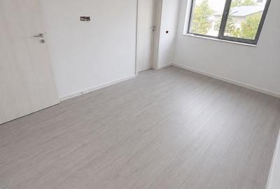 Casă cu 9 camere cu Teren 660 Mp în Domnești - 9