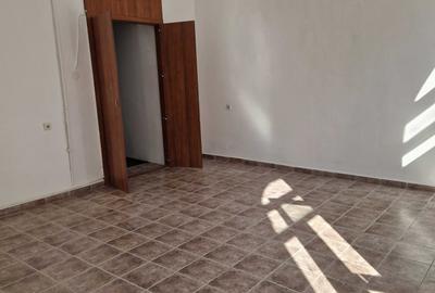 Spațiu comercial, de 55 mp, în Central - 8