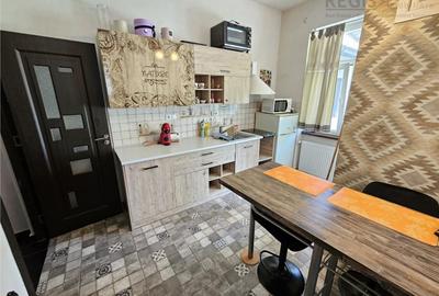Casă cu 4 camere cu Teren 462 Mp în Central