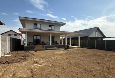 Casă individuală cu 5 camere cu Canalizare în Giarmata
