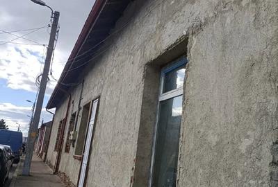 Casă cu 5 camere cu Teren 450 Mp în Traian