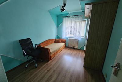 Apartament cu 3 camere decomandat în Central - 3