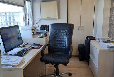 Apartament cu 4 camere decomandat în Victoriei
