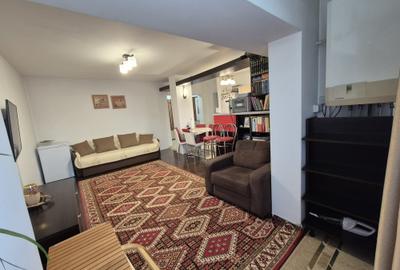 Apartament cu 3 camere decomandat în Nicolina