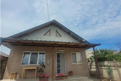 Casă individuală cu 3 camere cu Teren 230 Mp în Lumina