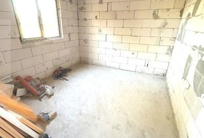 Casă cu 4 camere cu Teren 500 Mp în Central