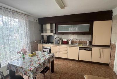 Casă cu 4 camere în Central