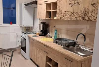 Apartament cu 3 camere decomandat în Tractorul
