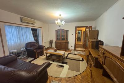 Apartament cu 3 camere semidecomandat, mobilat în Aradului