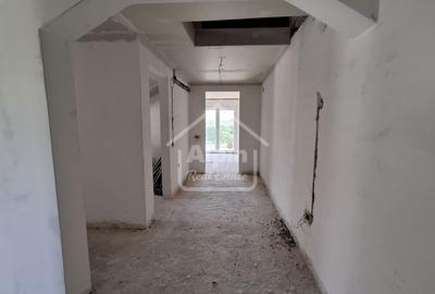 Duplex cu 4 camere cu Canalizare în Cărpiniș - 4