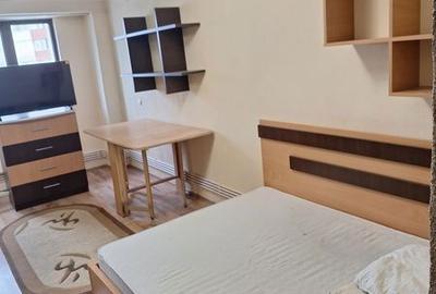 Apartament cu 2 camere, mobilat în Micro 20