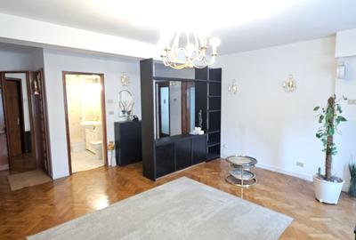 Apartament cu 3 camere semidecomandat, mobilat în Capitale - 2