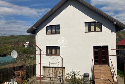 Casă cu 8 camere cu Teren 1172 Mp în Holboca - 1