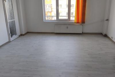 Apartament cu 3 camere decomandat, mobilat în Calea Călărașilor