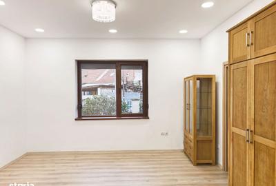 Casă cu 4 camere cu Teren 235 Mp în Central - 1