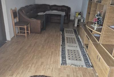 Casă cu 8 camere cu Teren 4500 Mp în Prahuda