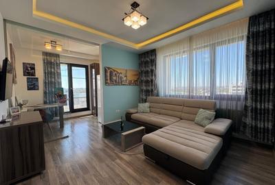 Apartament cu 2 camere semidecomandat, mobilat în Faleza Nord