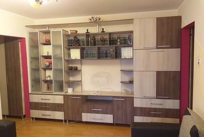 Apartament cu 3 camere semidecomandat în Alexandru cel Bun