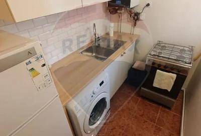 Garsonieră decomandată în Central