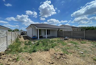 Duplex cu 3 camere cu Canalizare în Moșnița Nouă - 1