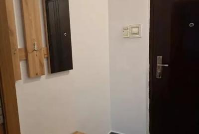Apartament cu 2 camere semidecomandat în Podu Roș