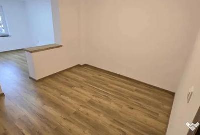 Apartament cu 4 camere semidecomandat în George Enescu