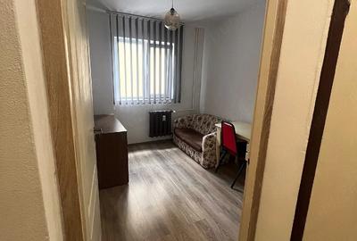 Apartament cu 3 camere semidecomandat în Salca