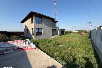 Casă cu 4 camere în Brazi