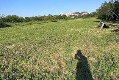 Teren de 2500 mp, în Central