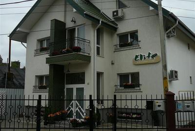 Casă individuală cu 10 camere cu Canalizare în 9 Mai - 1