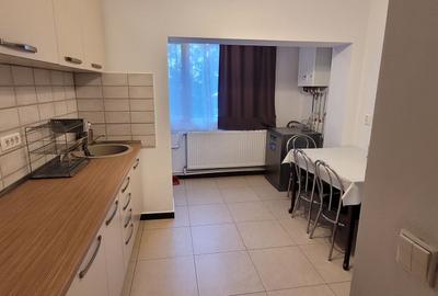 Apartament cu 3 camere decomandat în Micro 4 - 6