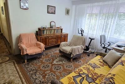 Apartament cu 4 camere semidecomandat, mobilat în Hipodrom