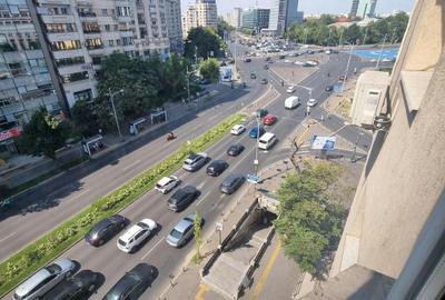 Apartament cu 2 camere semidecomandat în P-ța Victoriei