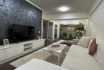 Apartament cu 3 camere decomandat în Exterior Vest