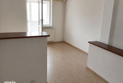 Apartament cu 3 camere decomandat în Rovine