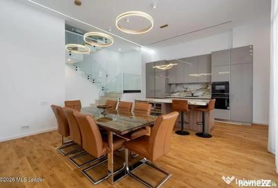Casă cu 5 camere cu Teren 220 Mp în Central