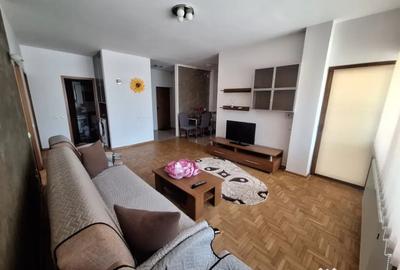 Apartament cu 3 camere semidecomandat în Central