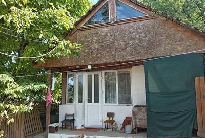 Casă cu 3 camere cu Teren 1450 Mp în Central