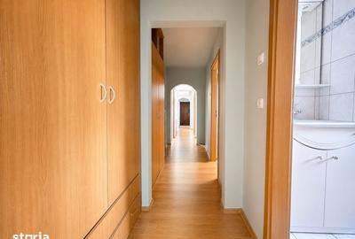 Apartament cu 3 camere semidecomandat în Aradului