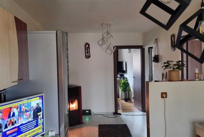 Apartament cu 3 camere decomandat în Petros - 1