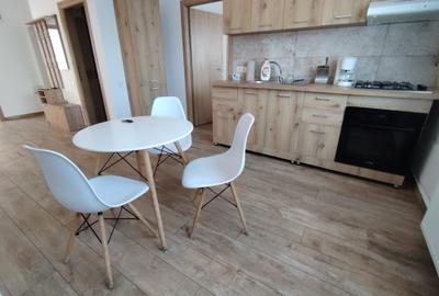 Apartament cu 3 camere semidecomandat în Florești