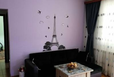 Apartament cu 3 camere semidecomandat în Abator