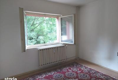 Apartament cu 3 camere semidecomandat în Brazda lui Novac